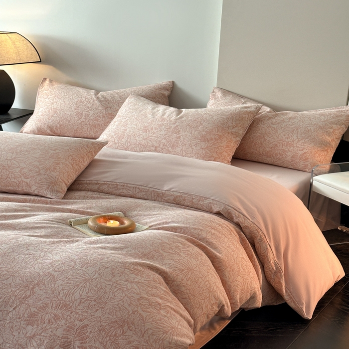 91家纺网 家纺一手货源 找家纺 博雅 2024新款全棉提花三层纱磨毛四件套（上图送2000元货款） 摩登森林（粉）