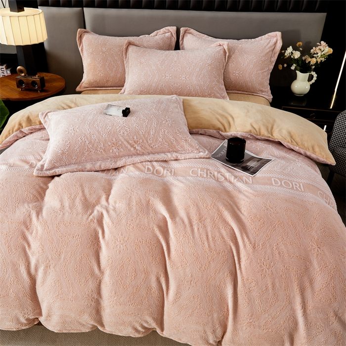 91家纺网 家纺一手货源 找家纺 2024新款A类8斤雕花绒牛奶绒四件套 梵音黄