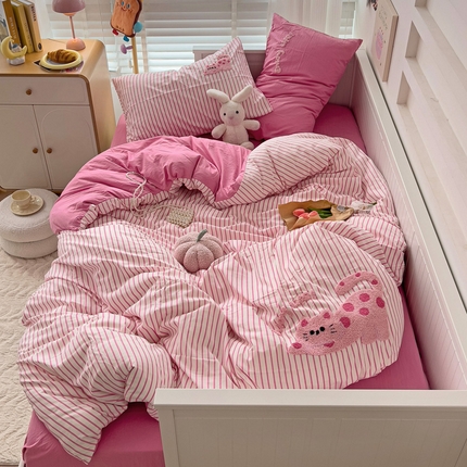 91家纺网 家纺一手货源 找家纺 （总）奈颜 2024新款超柔水洗棉波点猫毛巾绣四件套