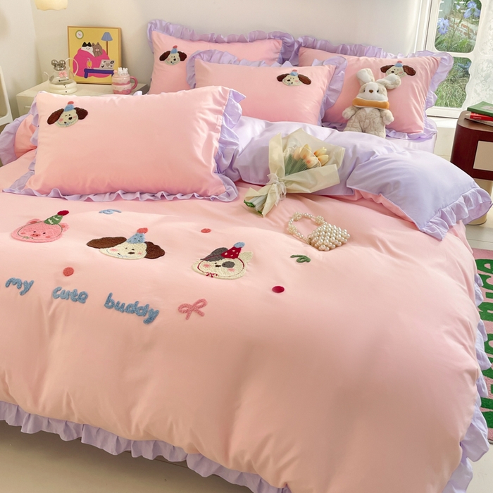 91家纺网 家纺一手货源 找家纺 易禾家纺 2024新款专板花型亲肤水洗棉毛巾绣花边四件套-小伙伴 小伙伴-粉紫