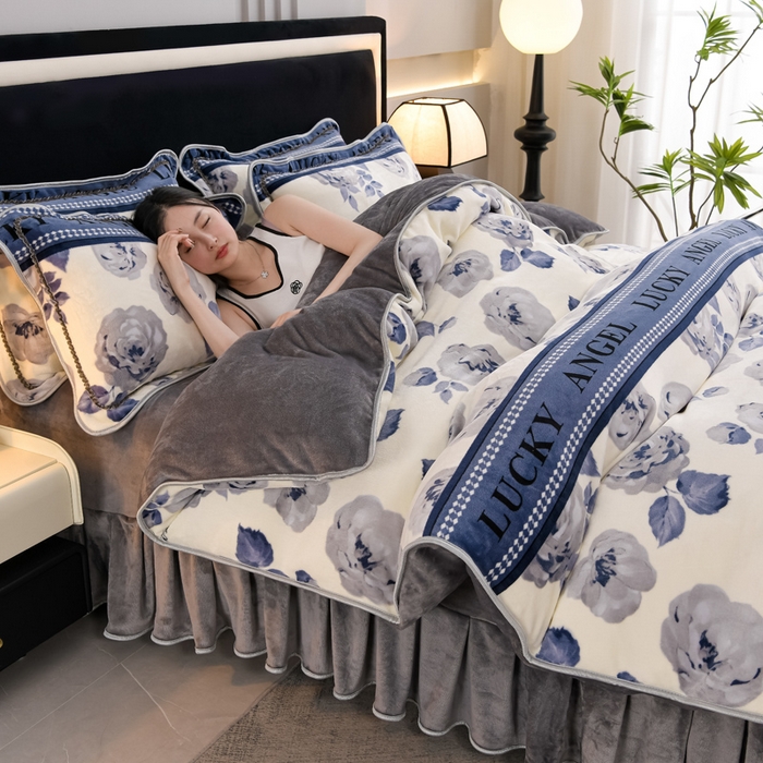 91家纺网 家纺一手货源 找家纺 千嘻汇 2025新款7斤牛奶绒金貂法莱绒床裙款保暖绒四件套 花韵