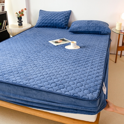 91家纺网 家纺一手货源 找家纺 仟网汇 2024新款牛奶绒床笠夹棉床笠床垫保护套 普鲁士蓝