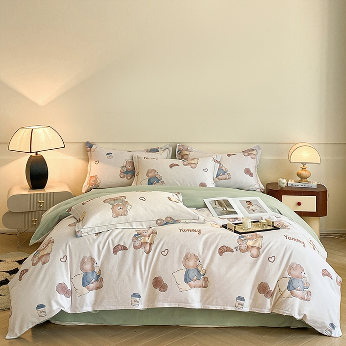 91家纺网 家纺一手货源 找家纺 格里芬家纺 2025新款花卉系列全棉加厚磨毛数码印花四件套（控价劵后标准208起） 快乐熊