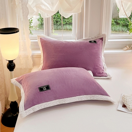 91家纺网 家纺一手货源 找家纺 悦织语 2024新款单品高克重宽边牛奶绒枕套 紫灰