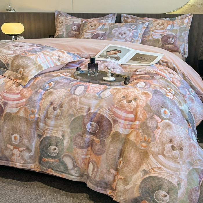 91家纺网 家纺一手货源 找家纺 格里芬家纺 2025新款花卉系列全棉加厚磨毛数码印花四件套（控价劵后标准208起） 梦幻熊熊-桔