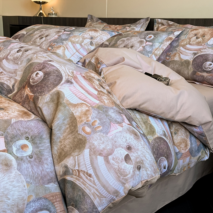 91家纺网 家纺一手货源 找家纺 格里芬家纺 2025新款花卉系列全棉加厚磨毛数码印花四件套（控价劵后标准208起） 梦幻熊熊-桔