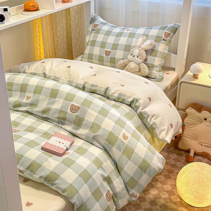 91家纺网 家纺一手货源 找家纺 2024新款小清新全棉印花学生宿舍三件套-68系列 A格子小熊