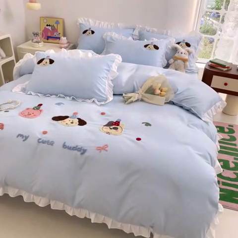 91家纺网 家纺一手货源 找家纺 易禾家纺 2024新款专板花型亲肤水洗棉毛巾绣花边四件套-小伙伴 小伙伴-蓝