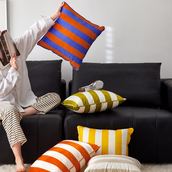 91家纺网 家纺一手货源 找家纺 （总）美茉家居 2024新款丝绒彩条方形抱枕