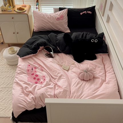 91家纺网 家纺一手货源 找家纺 （总）奈颜 2024新款超柔水洗棉波点猫毛巾绣四件套