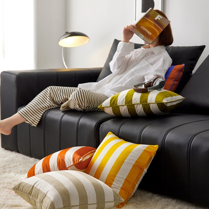 91家纺网 家纺一手货源 找家纺 （总）美茉家居 2024新款丝绒彩条方形抱枕