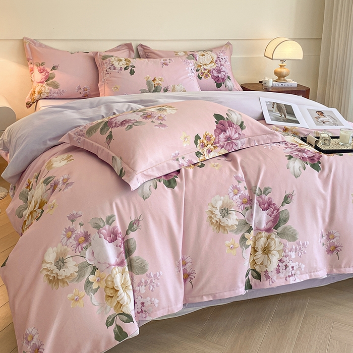 91家纺网 家纺一手货源 找家纺 格里芬家纺 2025新款花卉系列全棉加厚磨毛数码印花四件套（控价劵后标准208起） 妮可-紫