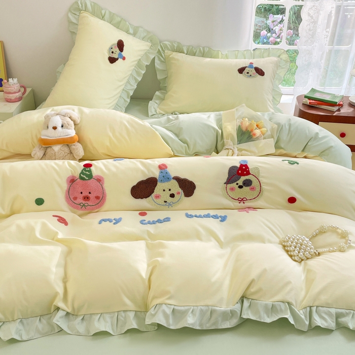 91家纺网 家纺一手货源 找家纺 易禾家纺 2024新款专板花型亲肤水洗棉毛巾绣花边四件套-小伙伴 小伙伴-奶黄绿