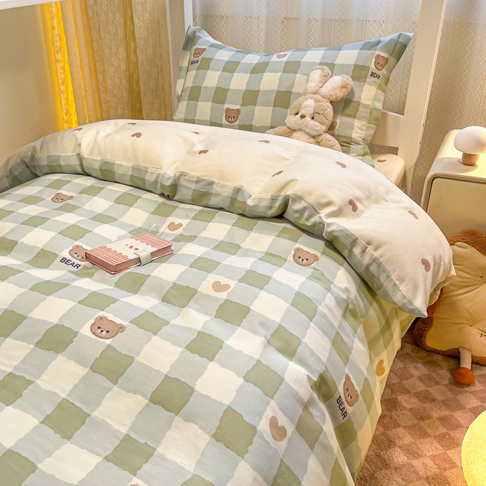 91家纺网 家纺一手货源 找家纺 2024新款小清新全棉印花学生宿舍三件套-68系列 A格子小熊