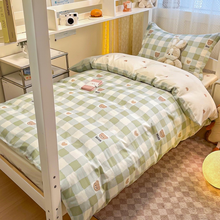 91家纺网 家纺一手货源 找家纺 2024新款小清新全棉印花学生宿舍三件套-68系列 A格子小熊