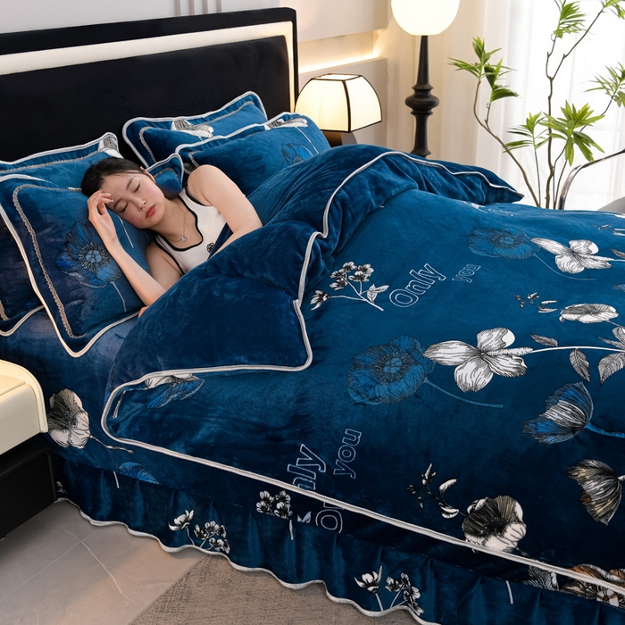 91家纺网 家纺一手货源 找家纺 千嘻汇 2025新款7斤牛奶绒金貂法莱绒床裙款保暖绒四件套 花田梦