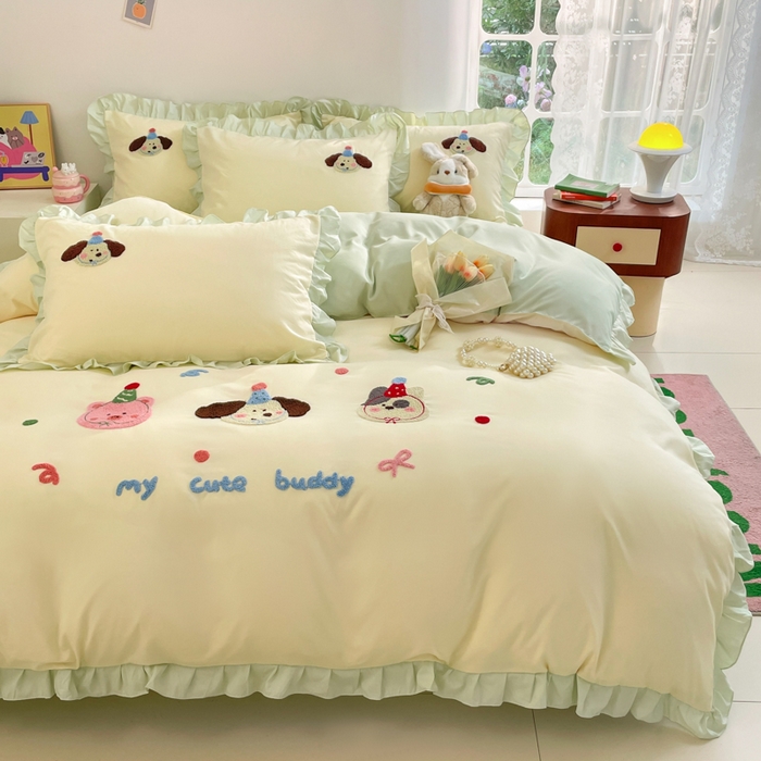 91家纺网 家纺一手货源 找家纺 易禾家纺 2024新款专板花型亲肤水洗棉毛巾绣花边四件套-小伙伴 小伙伴-奶黄绿