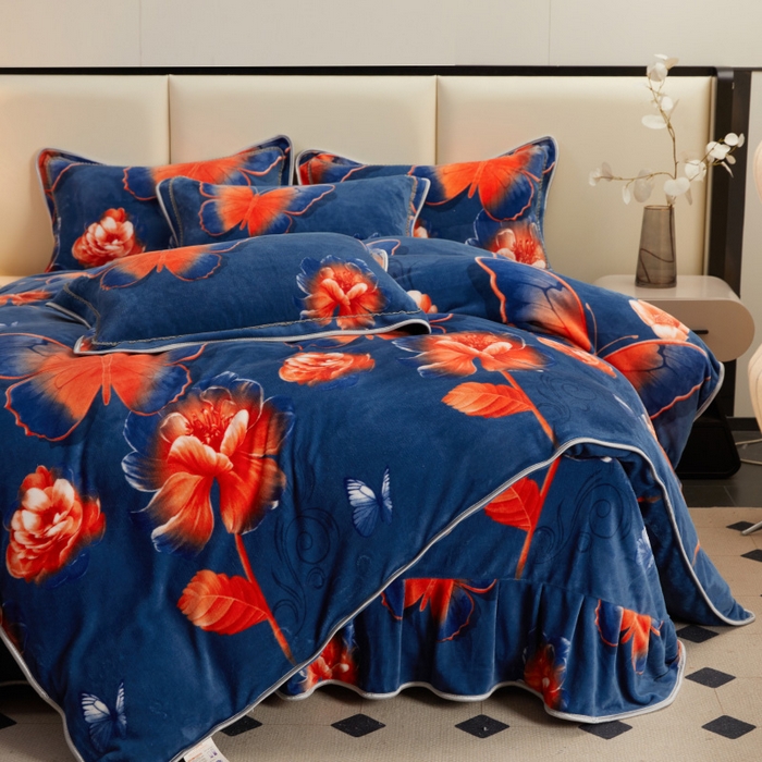 91家纺网 家纺一手货源 找家纺 博兰蒂 2025新款床裙款高克重牛奶绒印花四件套 花飞蝶舞