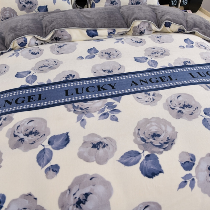 91家纺网 家纺一手货源 找家纺 千嘻汇 2025新款7斤牛奶绒金貂法莱绒床裙款保暖绒四件套 花韵