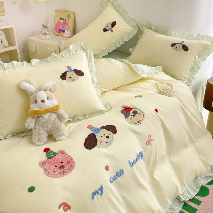 91家纺网 家纺一手货源 找家纺 易禾家纺 2024新款专板花型亲肤水洗棉毛巾绣花边四件套-小伙伴 小伙伴-奶黄绿