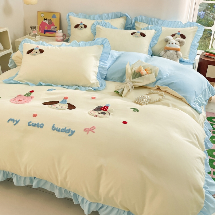 91家纺网 家纺一手货源 找家纺 易禾家纺 2024新款专板花型亲肤水洗棉毛巾绣花边四件套-小伙伴 小伙伴-奶黄蓝