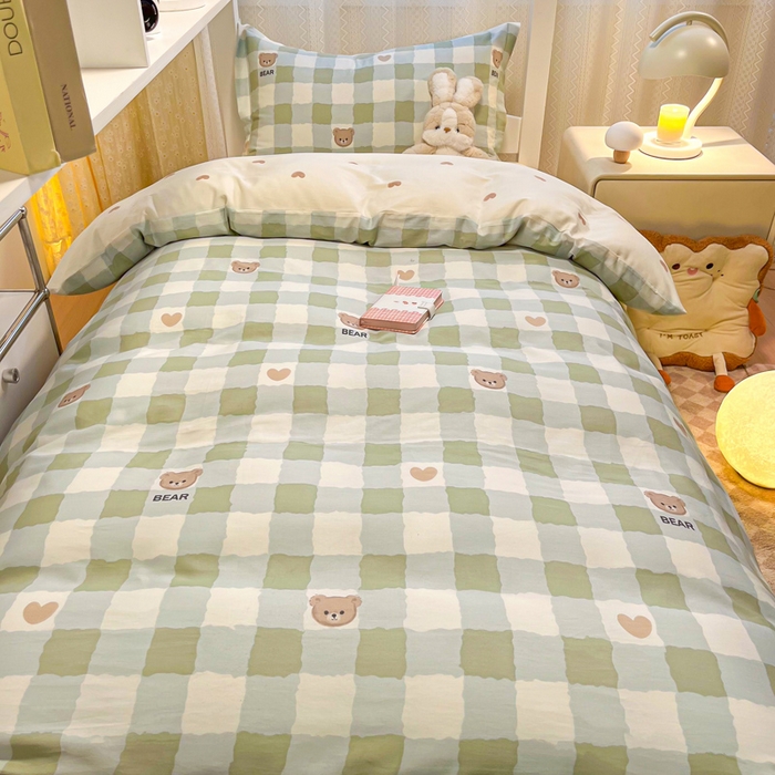 91家纺网 家纺一手货源 找家纺 2024新款小清新全棉印花学生宿舍三件套-68系列 A格子小熊