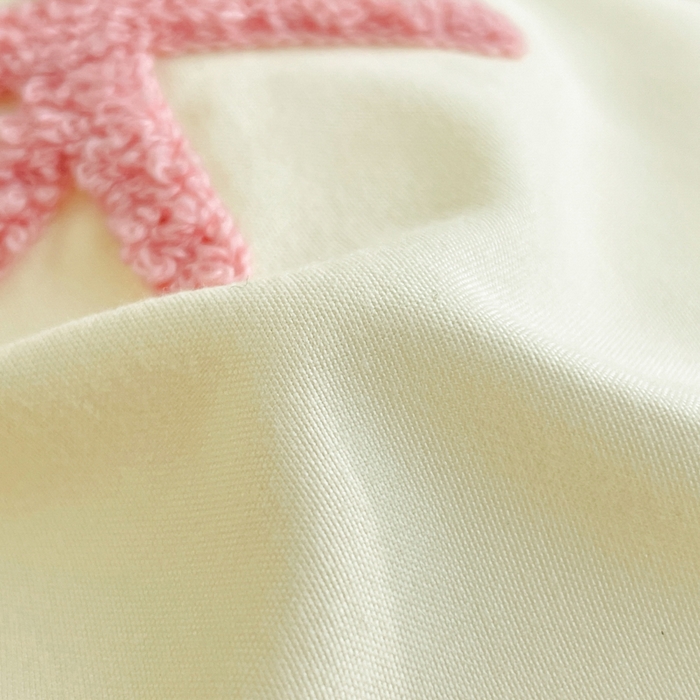 91家纺网 家纺一手货源 找家纺 易禾家纺 2024新款专板花型亲肤水洗棉毛巾绣花边四件套-小伙伴 小伙伴-奶黄绿