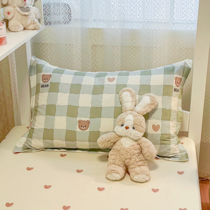 91家纺网 家纺一手货源 找家纺 2024新款小清新全棉印花学生宿舍三件套-68系列 A格子小熊