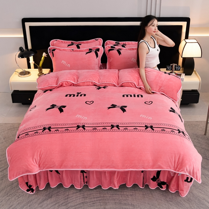 91家纺网 家纺一手货源 找家纺 千嘻汇 2025新款7斤牛奶绒金貂法莱绒床裙款保暖绒四件套 情意绵绵