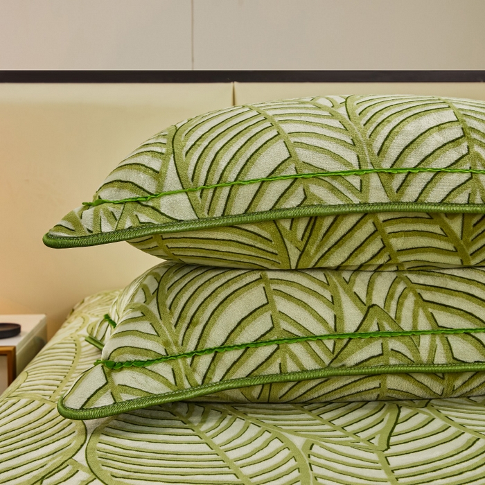 91家纺网 家纺一手货源 找家纺 博兰蒂 2025新款床裙款高克重牛奶绒印花四件套 叶之舒-绿