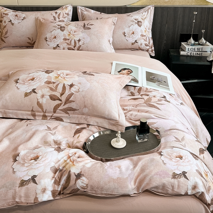 91家纺网 家纺一手货源 找家纺 格里芬家纺 2025新款花卉系列全棉加厚磨毛数码印花四件套（控价劵后标准208起） 米莉亚-粉