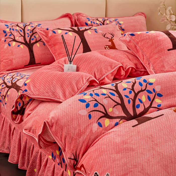 91家纺网 家纺一手货源 找家纺 博兰蒂 2025新款床裙款高克重牛奶绒印花四件套 发财鹿