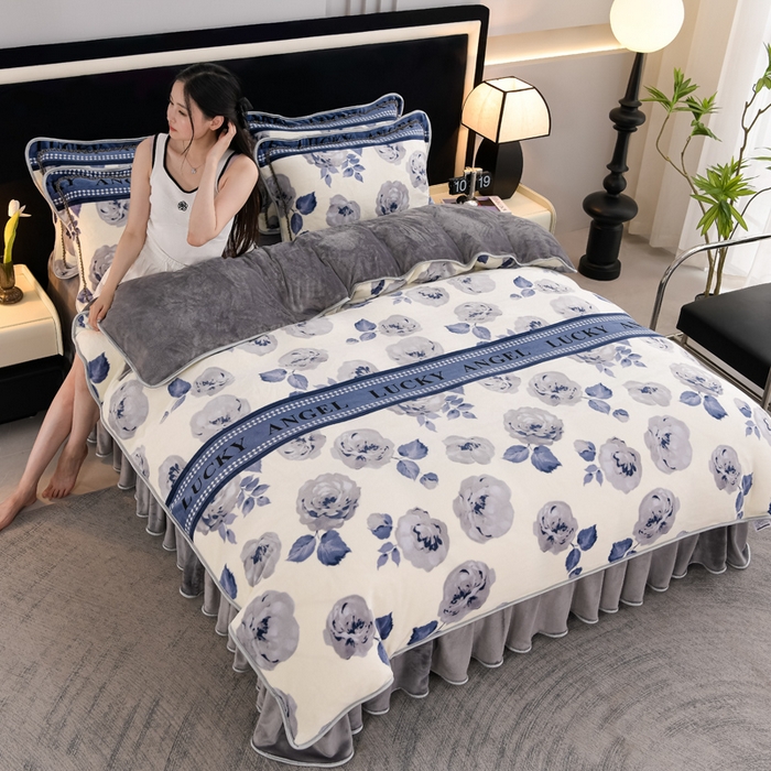 91家纺网 家纺一手货源 找家纺 千嘻汇 2025新款7斤牛奶绒金貂法莱绒床裙款保暖绒四件套 花韵