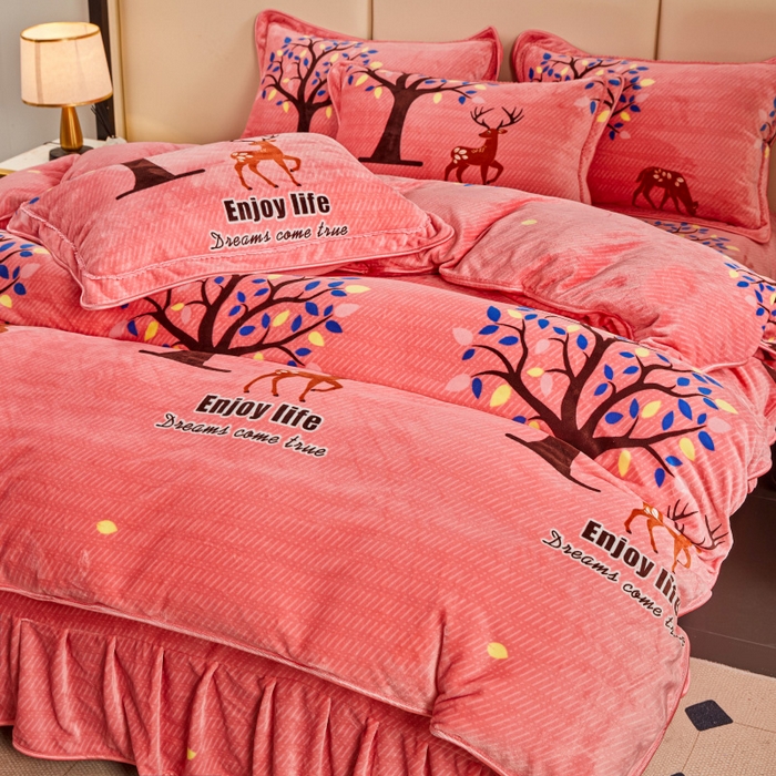 91家纺网 家纺一手货源 找家纺 博兰蒂 2025新款床裙款高克重牛奶绒印花四件套 发财鹿