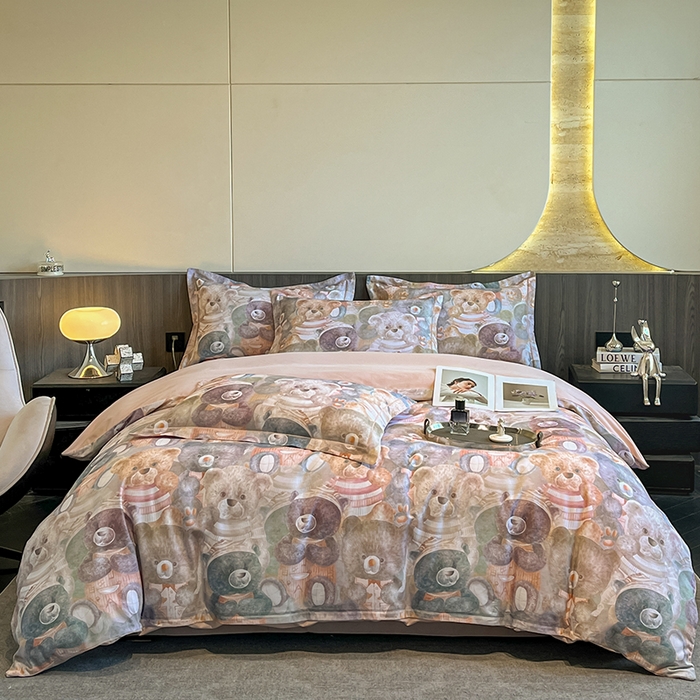 91家纺网 家纺一手货源 找家纺 格里芬家纺 2025新款花卉系列全棉加厚磨毛数码印花四件套（控价劵后标准208起） 梦幻熊熊-桔