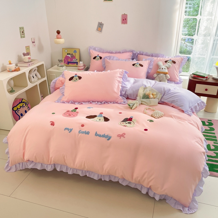 91家纺网 家纺一手货源 找家纺 易禾家纺 2024新款专板花型亲肤水洗棉毛巾绣花边四件套-小伙伴 小伙伴-粉紫