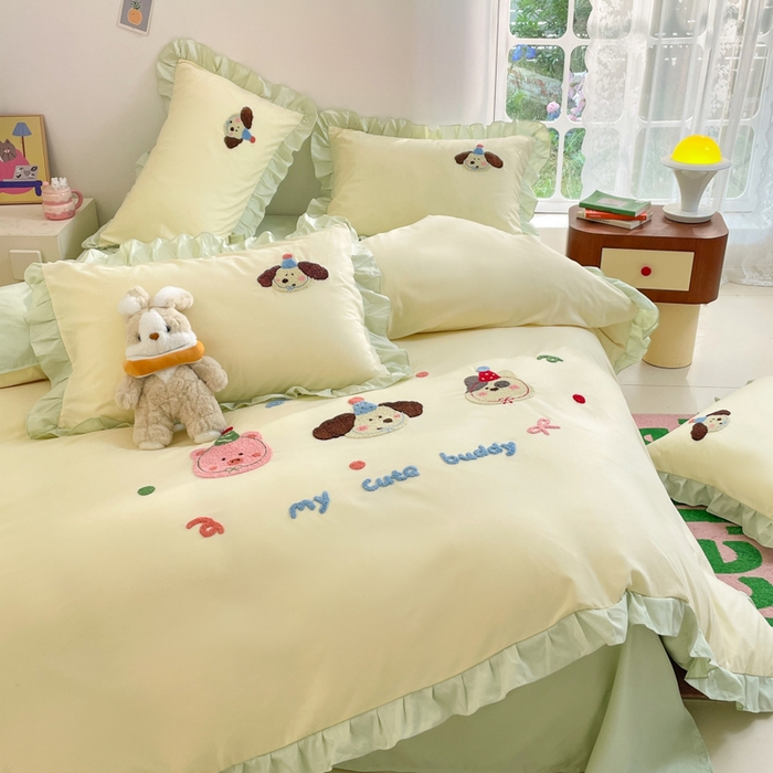 91家纺网 家纺一手货源 找家纺 易禾家纺 2024新款专板花型亲肤水洗棉毛巾绣花边四件套-小伙伴 小伙伴-奶黄绿