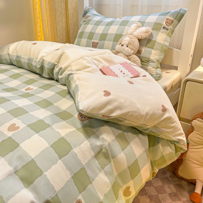 91家纺网 家纺一手货源 找家纺 2024新款小清新全棉印花学生宿舍三件套-68系列 A格子小熊