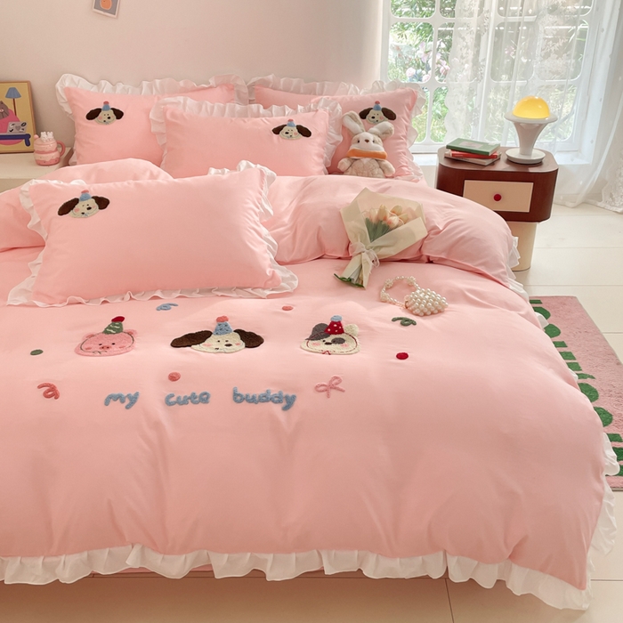 91家纺网 家纺一手货源 找家纺 易禾家纺 2024新款专板花型亲肤水洗棉毛巾绣花边四件套-小伙伴 小伙伴-粉