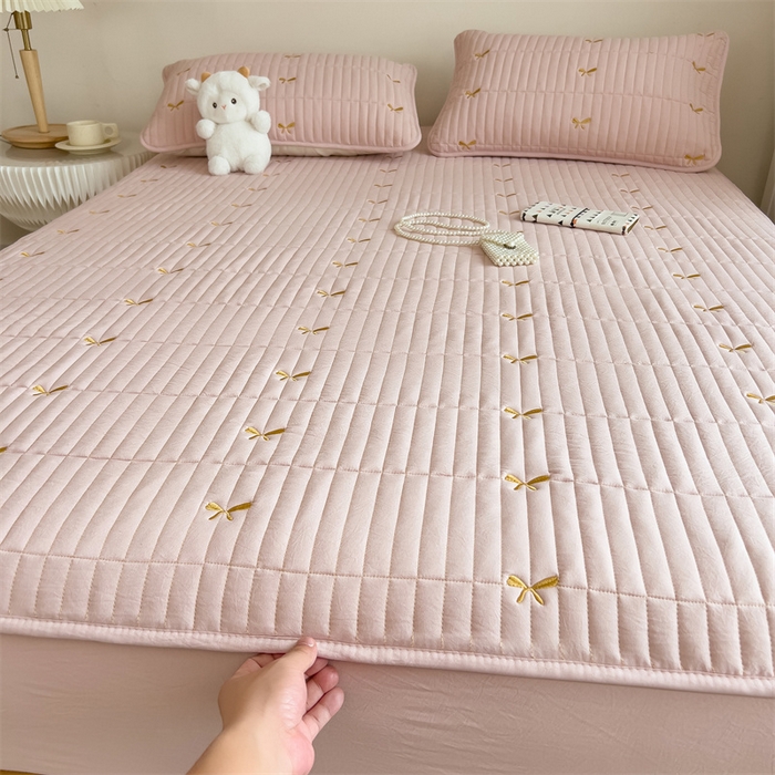 91家纺网 家纺一手货源 找家纺 叠派家纺 2024新款水洗棉刺绣夹棉床笠 蝴蝶结-嫩粉