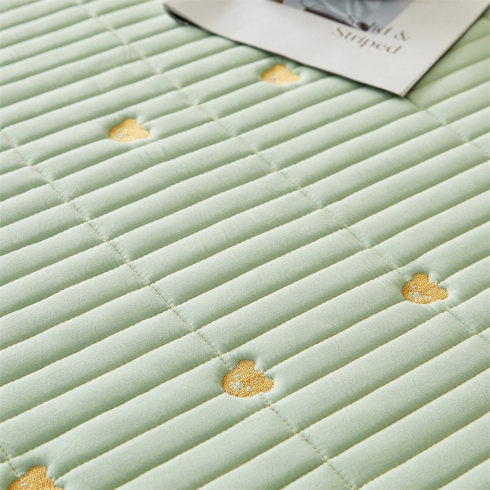 91家纺网 家纺一手货源 找家纺 叠派家纺 2024新款水洗棉刺绣夹棉床笠 小熊-果绿