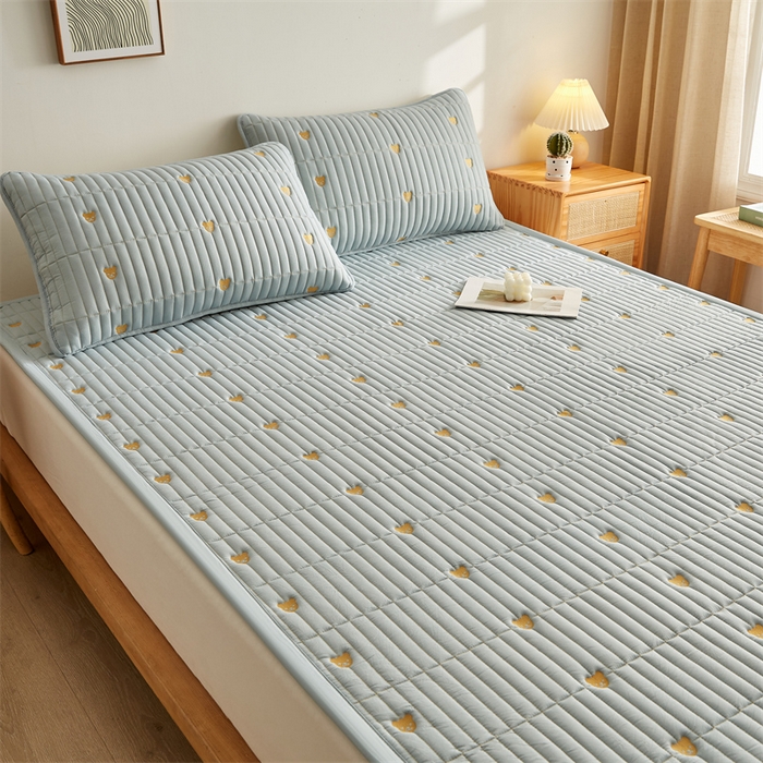 91家纺网 家纺一手货源 找家纺 叠派家纺 2024新款水洗棉刺绣床护垫 小熊-浅蓝