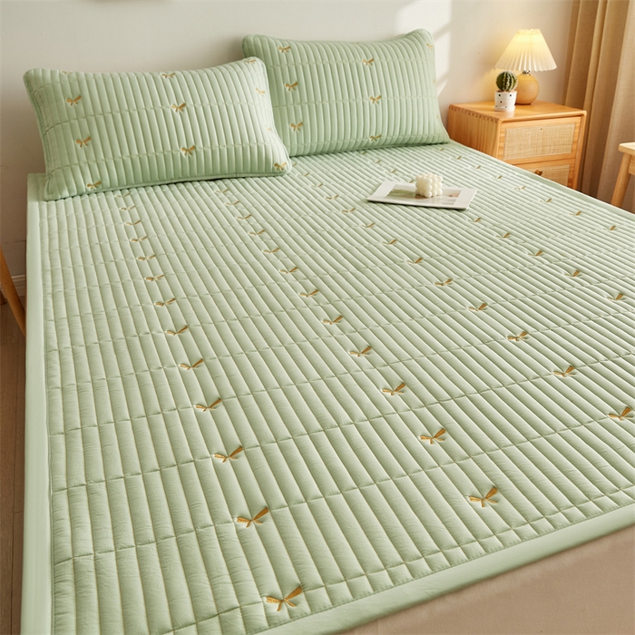 91家纺网 家纺一手货源 找家纺 叠派家纺 2024新款水洗棉刺绣床护垫 蝴蝶-果绿