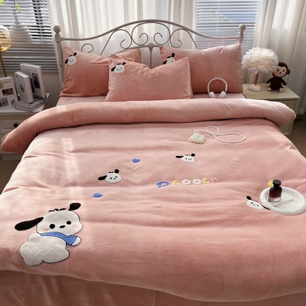 逸林家纺《原希尔顿逸林》 2024新款牛奶绒毛巾绣四件套加厚立体卡通牛奶绒四件套 小奶狗-粉
