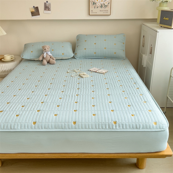 91家纺网 家纺一手货源 找家纺 叠派家纺 2024新款水洗棉刺绣夹棉床笠 小熊-浅蓝