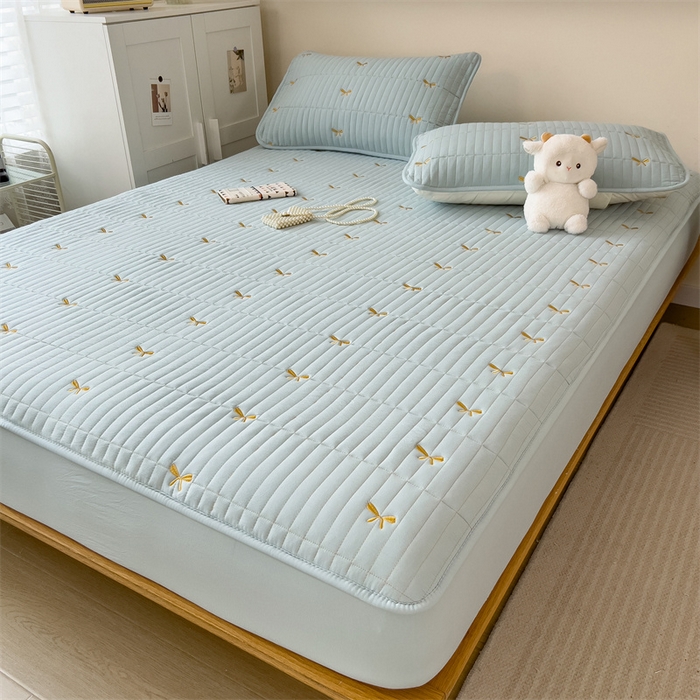 91家纺网 家纺一手货源 找家纺 叠派家纺 2024新款水洗棉刺绣夹棉床笠 蝴蝶结-浅蓝