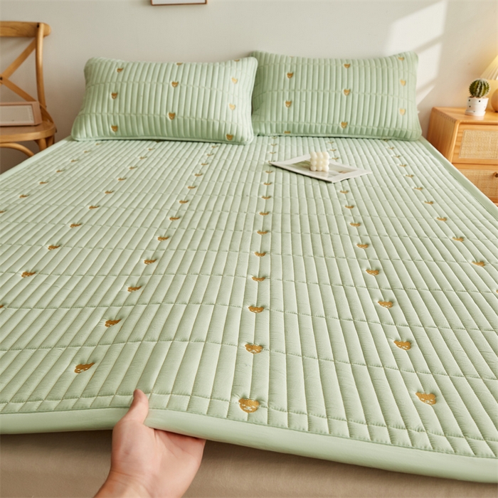 91家纺网 家纺一手货源 找家纺 叠派家纺 2024新款水洗棉刺绣床护垫 小熊-果绿