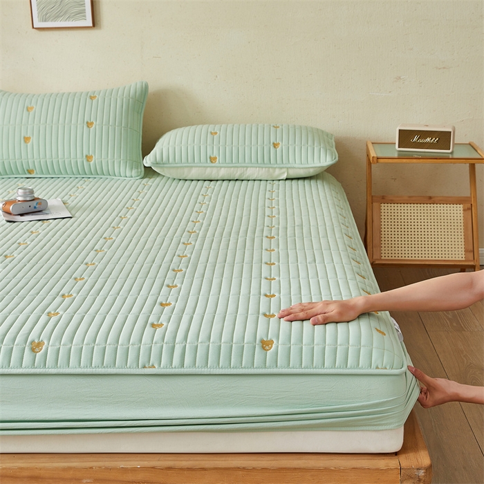 91家纺网 家纺一手货源 找家纺 叠派家纺 2024新款水洗棉刺绣夹棉床笠 小熊-果绿