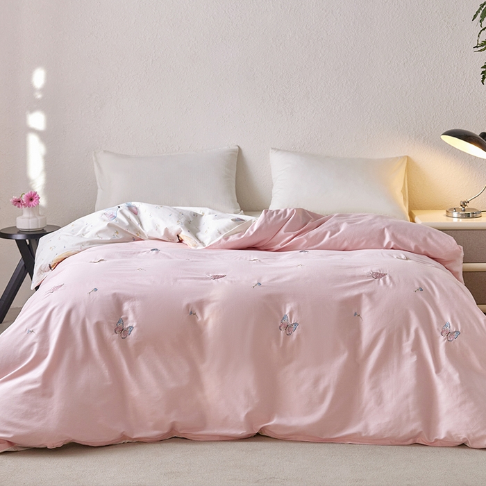 91家纺网 家纺一手货源 找家纺 2024新款爆品全棉纯棉印花刺绣单被套卡通被罩单品 粉翼缠绵