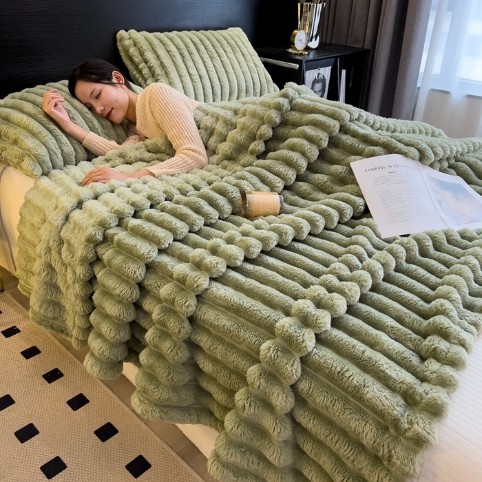 91家纺网 家纺一手货源 找家纺 欧邦 新款兔兔绒抽条单层毯 绿茶